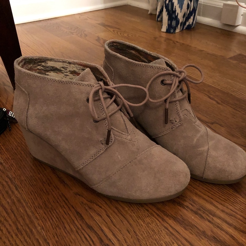 Toms wedge suede booties
